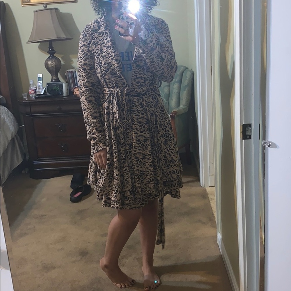 Fancy, soft lace style dress! - Picture 3 of 7